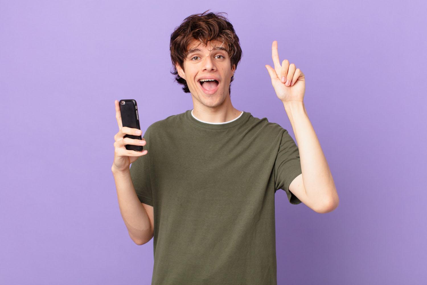 Stay Connected: Instant Mobile Top Up, Powered by Clariooli 24/7.